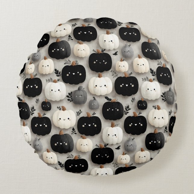 Cute Black and White Pumpkin Fall Pattern Round Pillow (Front)