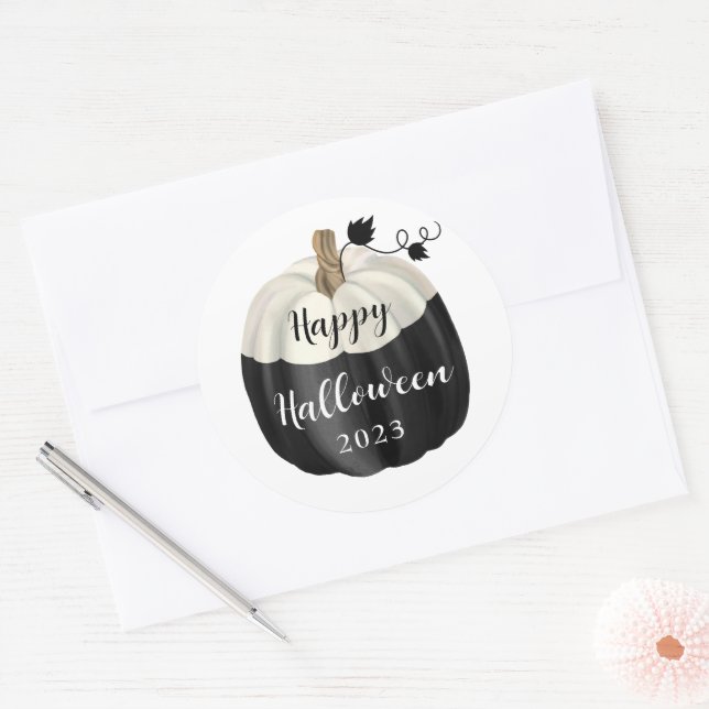 Cute Black And White Pumpkin Happy Halloween 2022 Classic Round Sticker (Envelope)