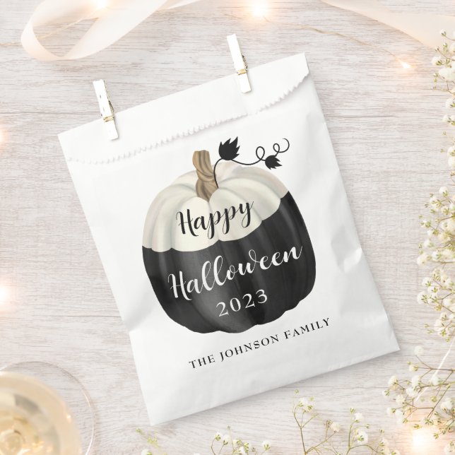 Cute Black And White Pumpkin Happy Halloween 2022 Favour Bag (Clipped)
