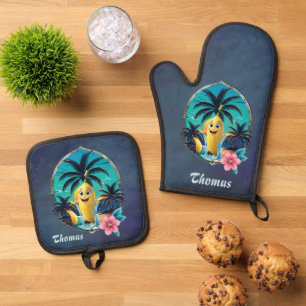 Cute cartoon banana on the tropical beach. oven mitt & pot holder set
