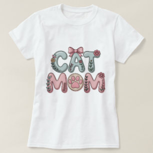 Cute Cat Mom Graphic T-Shirt