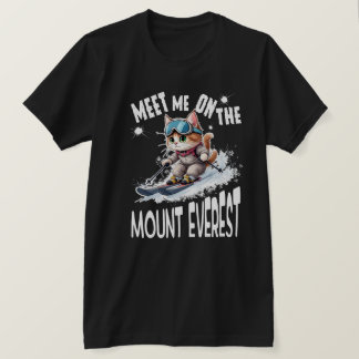 Cute CAT.The fearless adventure cat taking. Men's T-Shirt