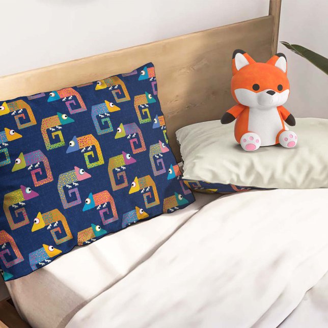 Cute Chameleon Pattern on Blue Pillowcase (Creator Uploaded)