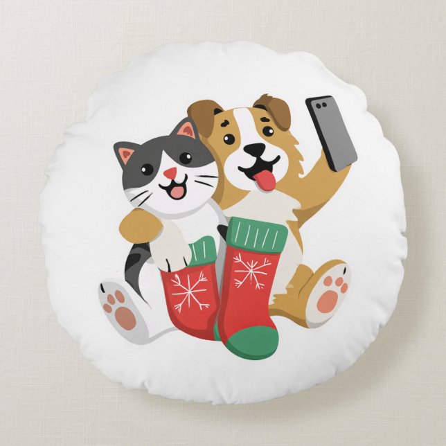 Cute Christmas Dog and Cat Selfie – Funny Holiday Round Pillow (Front)