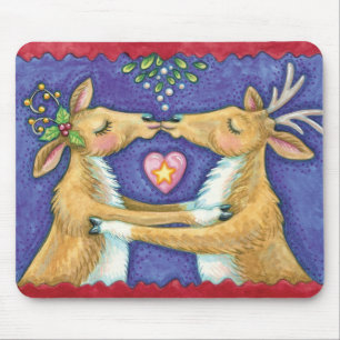 Cute Christmas Reindeer, Romantic Kiss w Mistletoe Mouse Pad