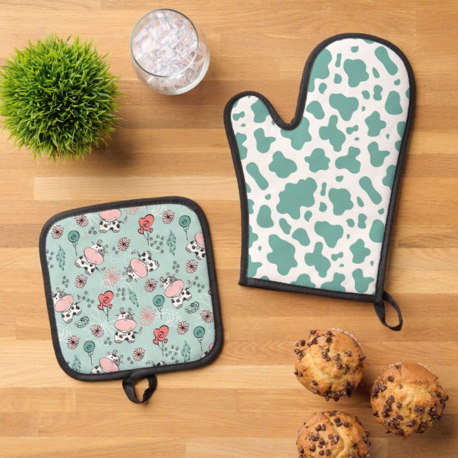 Cute Cow and Cow Print  Oven Mitt & Pot Holder Set (Top Down)