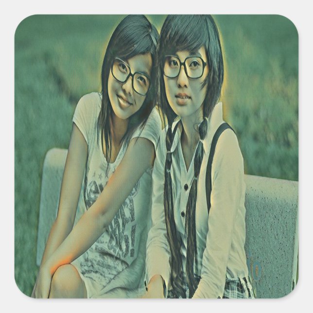 Cute friends sitting next to each other square sticker (Front)