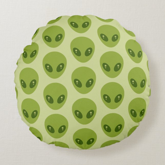 Cute Green Alien Heads Pattern Round Pillow (Front)