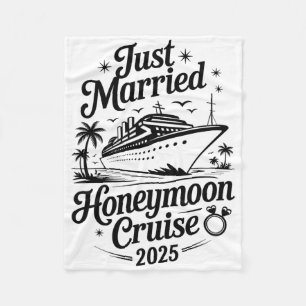 Cute Just Married Honeymoon Cruise 2025 Newlyweds  Fleece Blanket