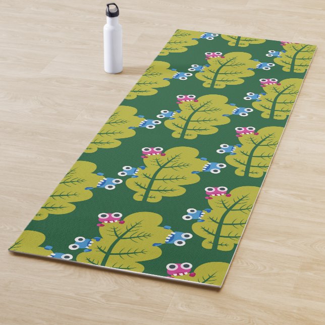 Cute Leaves Pattern With Cartoon Bugs Green Yoga Mat (In Situ)
