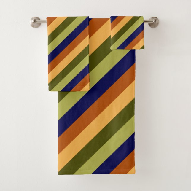 Cute Olive Sage Marine Stripes Serviettes de bain  (En situation)