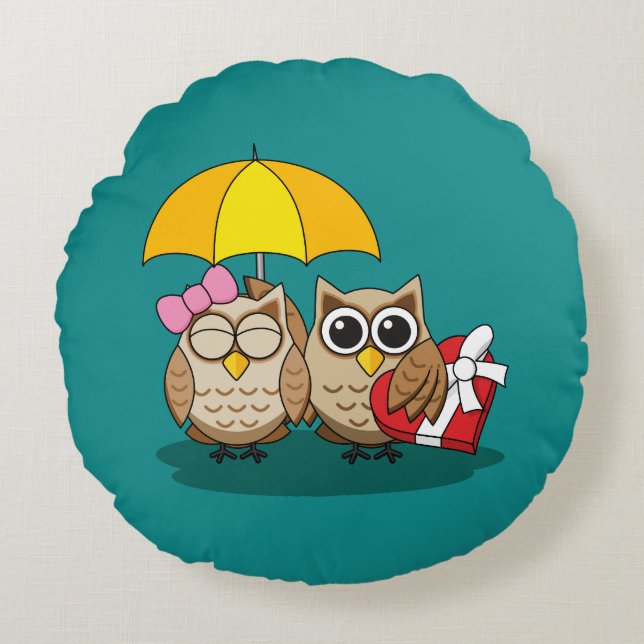 Cute Owl Lovers w/ Umbrella & Red Chocolate Box Round Pillow (Front)