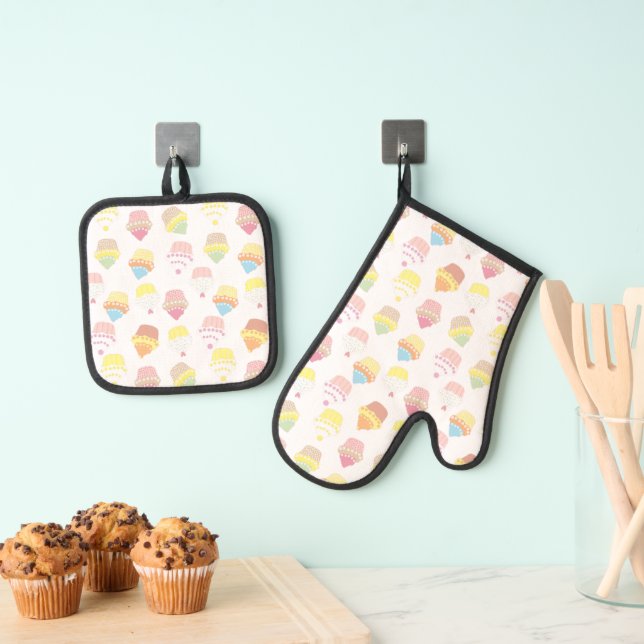 Cute Pastel Cupcake Pattern Oven Mitt & Pot Holder Set (Insitu(Hanging))