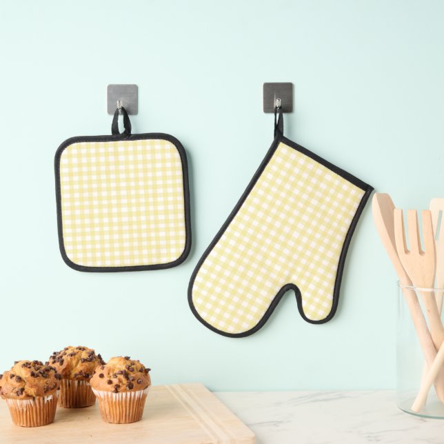Cute Pastel Yellow Gingham Oven Mitt & Pot Holder Set (Insitu(Hanging))