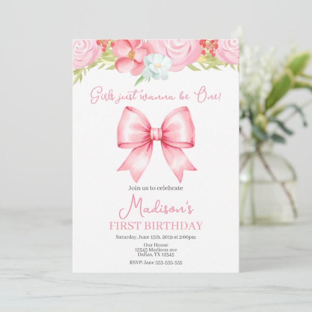 Cute Pink Bow Girl First Birthday Invitation (Debout devant)