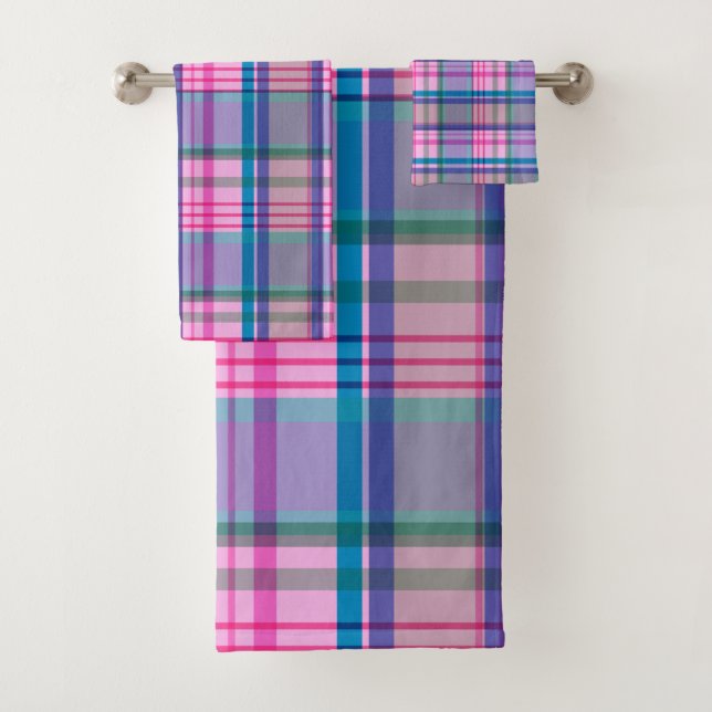 Cute Preppy Retro Plaid Motif en rose et bleu  (En situation)