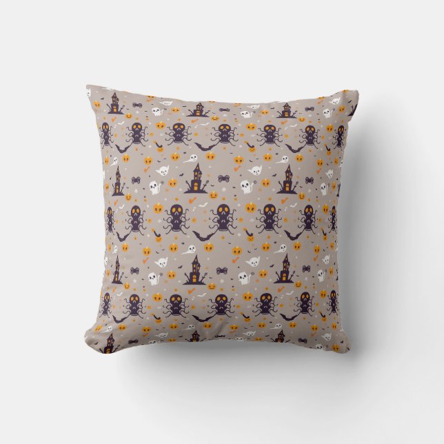 Cute Spooky Halloween Pattern  Throw Pillow (Front)