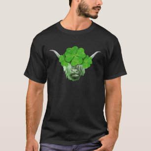 Cute St Patricks Day Highland Cow Heifer T-Shirt