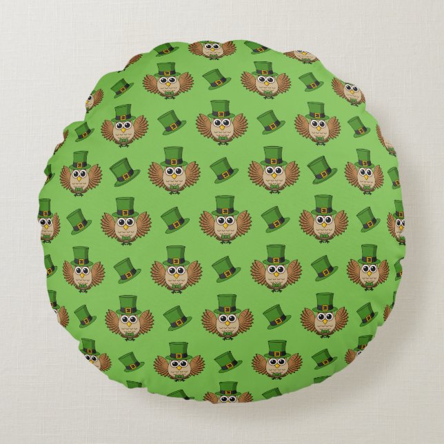 Cute St Patrick's Day Owl Cartoon Round Pillow (Front)
