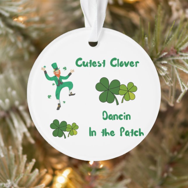Cutest Clover Dancin dans le Patch sur un (Arbre)