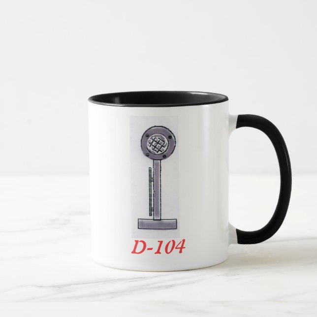 D-104 et tasse de café d'indicatif d'appel (Droite)
