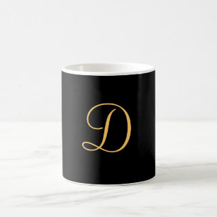 D, monogramme or sur l'élégante tasse de café noir