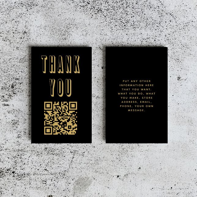 D'accompagnement Fun bold merci or code QR Carte de boîtier (Bold black and gold thank-you insert card with QR code, displayed on a rustic surface)
