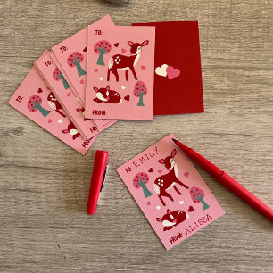 D'accompagnement Petite carte de la Saint-Valentin à plat avec un c