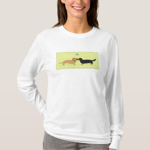 Dachshund Mistletoe Kiss - Wiener Dog Christmas T-Shirt