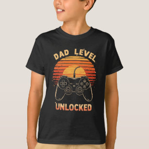 Dad Level Unlocked Funny Retro New Dad Gamer  T-Shirt