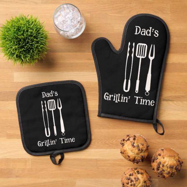 Dad's Grillin' Time | Backyard Barbecue Oven Mitt & Pot Holder Set (Top Down)