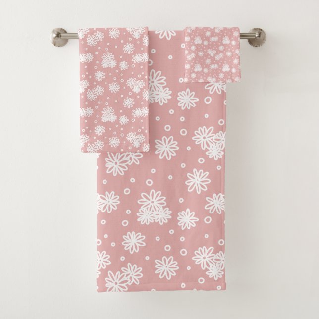Daisies and Dots - Pink and White Bath Towel Set (Insitu)