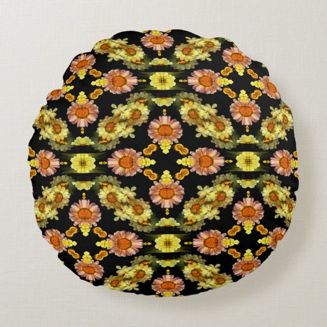 Daisies Galore..... Round Pillow (Front)