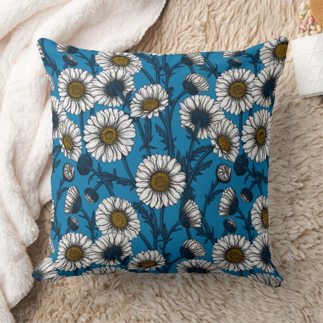 Daisies on blue throw pillow (Blanket)