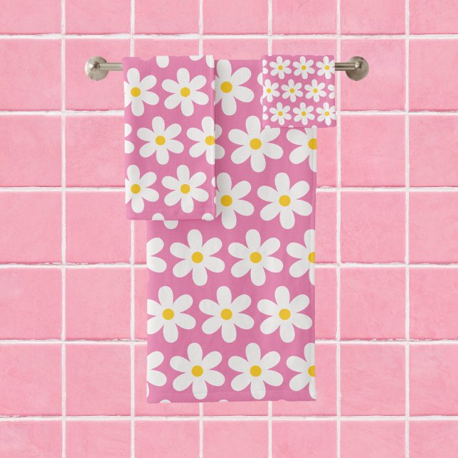 Daisies Retro Floral Pattern White Pink Bath Towel Set (Creator Uploaded)