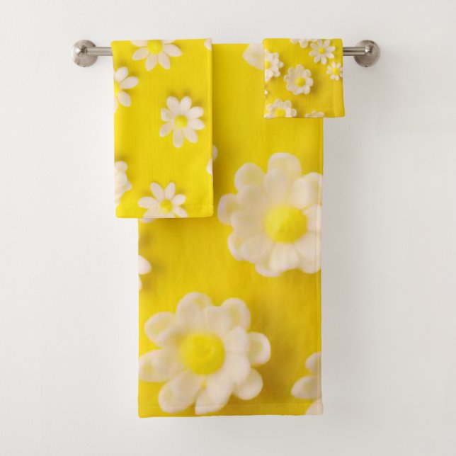 Daisies with a yellow background       bath towel set (Insitu)