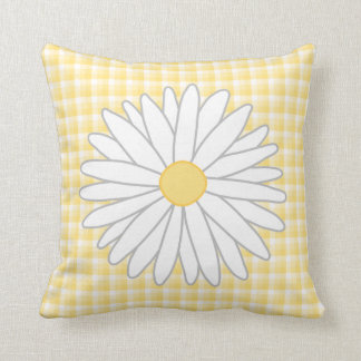 Daisy Flower in Yellow and White. Throw Pillow