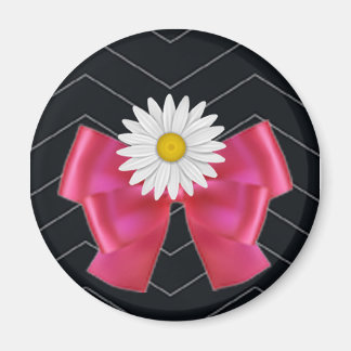 Daisy Magnet with Hot Pink Bow, Chevron Background