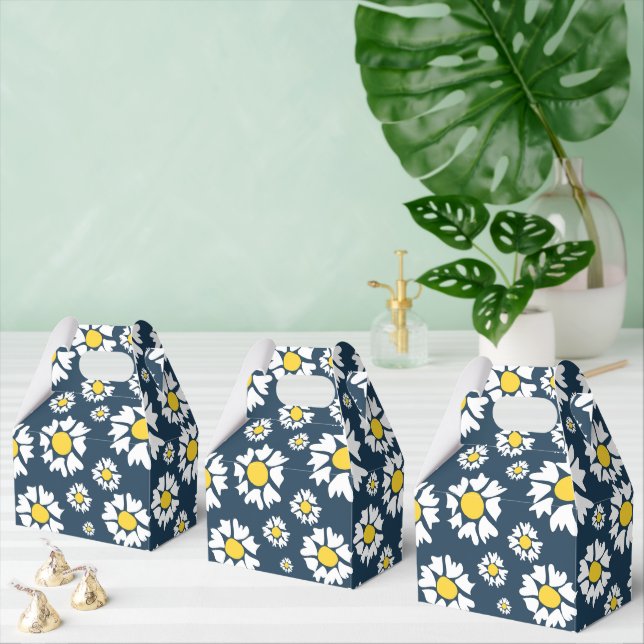 Daisy Pattern, Floral Pattern, White Daisies Favor Box (Multiple)