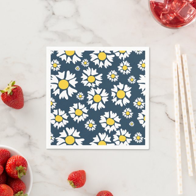 Daisy Pattern, Floral Pattern, White Daisies Napkin (Insitu)