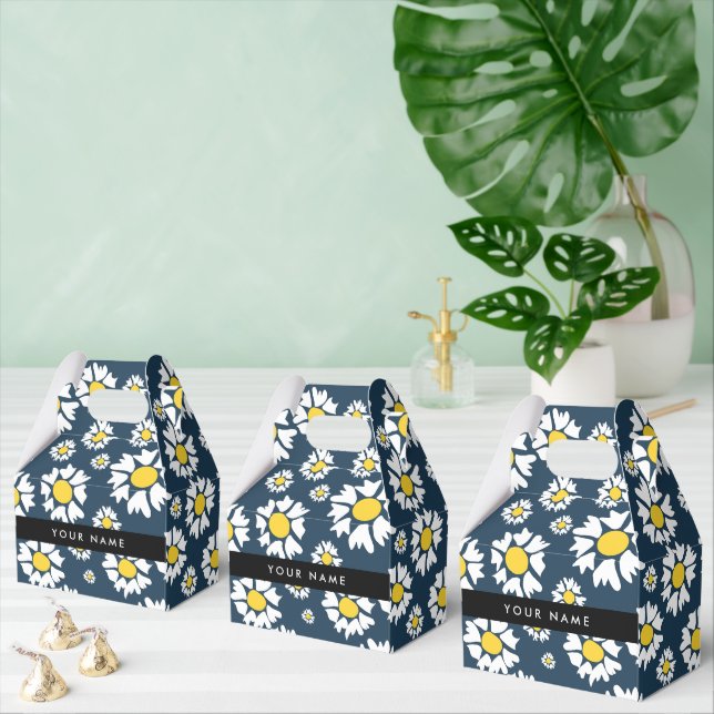 Daisy Pattern, White Daisies, Your Name Favor Box (Multiple)