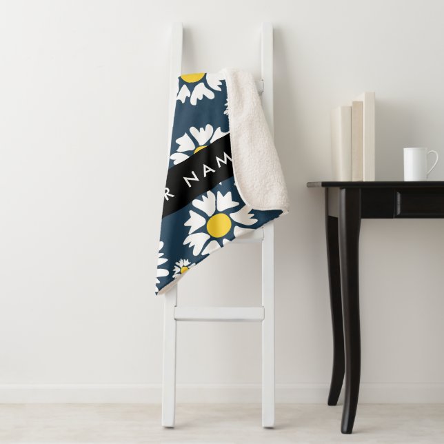Daisy Pattern, White Daisies, Your Name Sherpa Blanket (In Situ)