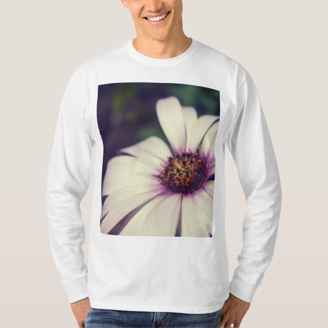 Daisy print. T-Shirt (Front)