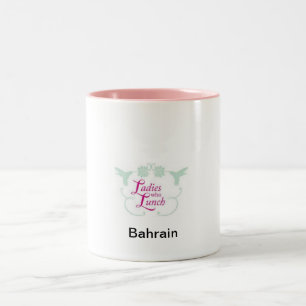 Dames qui déjeunent tasse