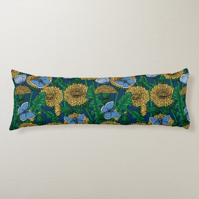 Dandelion medow body pillow (Front)