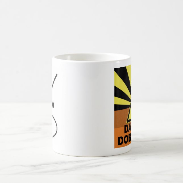 Danger Doberman Coffee Mug (avec nom) (Centre)