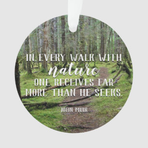 Dans chaque promenade avec l'ornement rond de