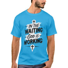 Dans l'attente Dieu travaille t-shirt chrétien