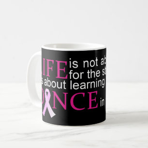 Danse dans la tasse de conscience de cancer du