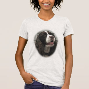 Danses avec le T-shirt de trames